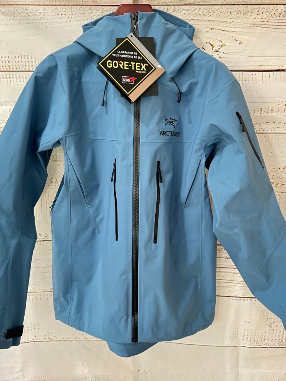 Arcteryx casual sports hooded zip-up hardshell jacket